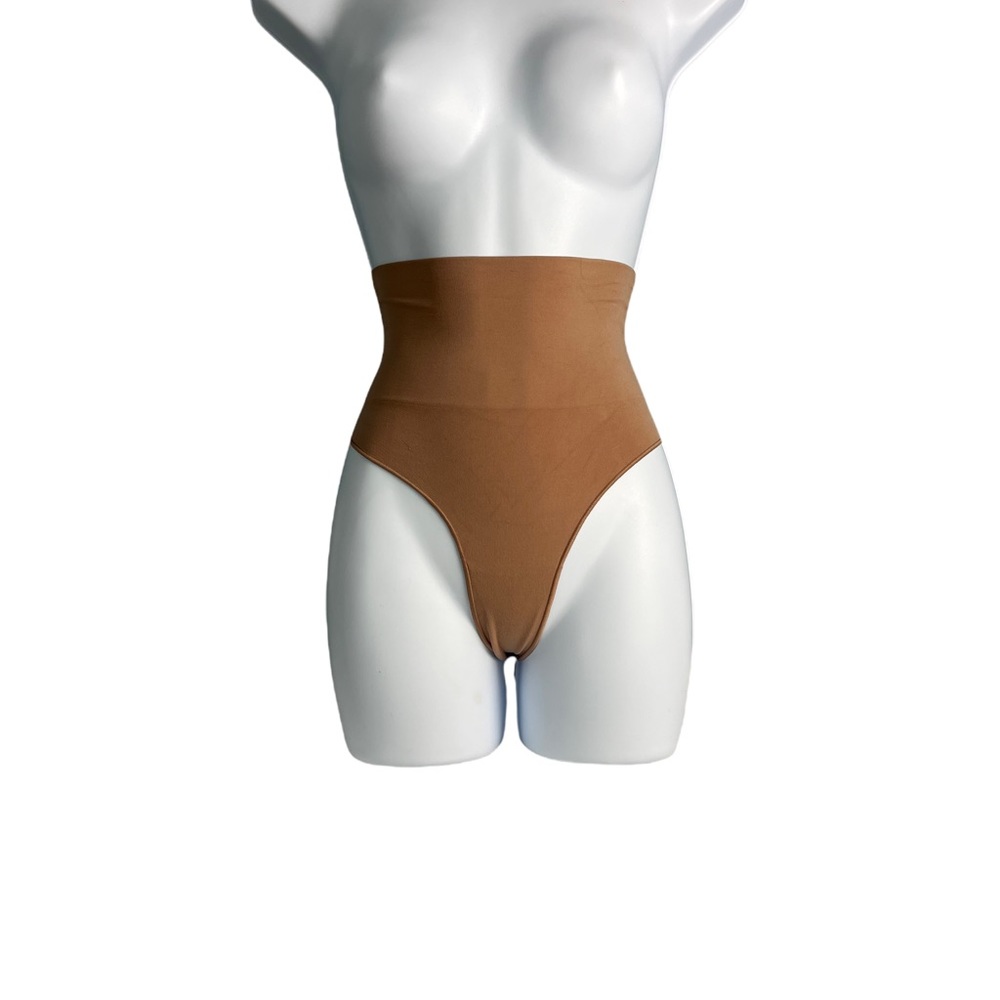 SKIMS CORE CONTROL THONG (fits like s/m)